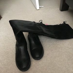 Black winter boots